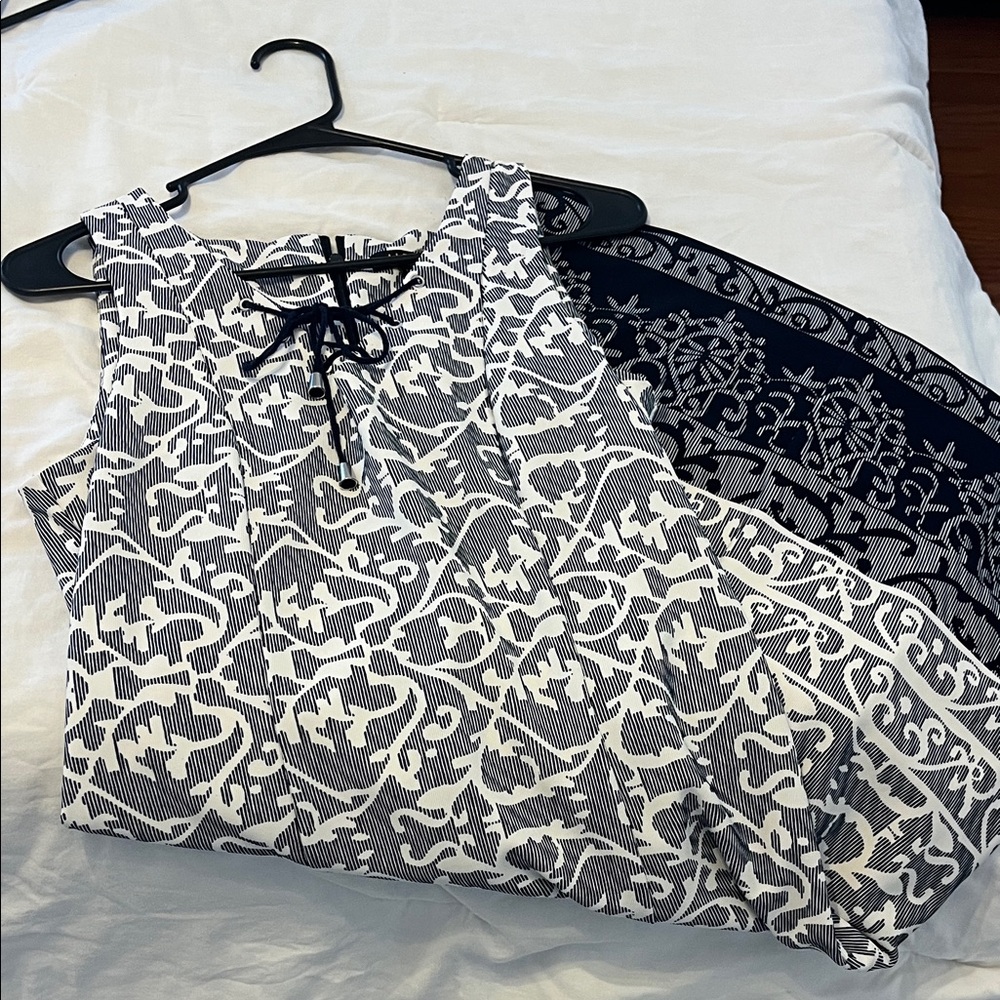 Elegant Black and White Sleeveless Dress MIDI